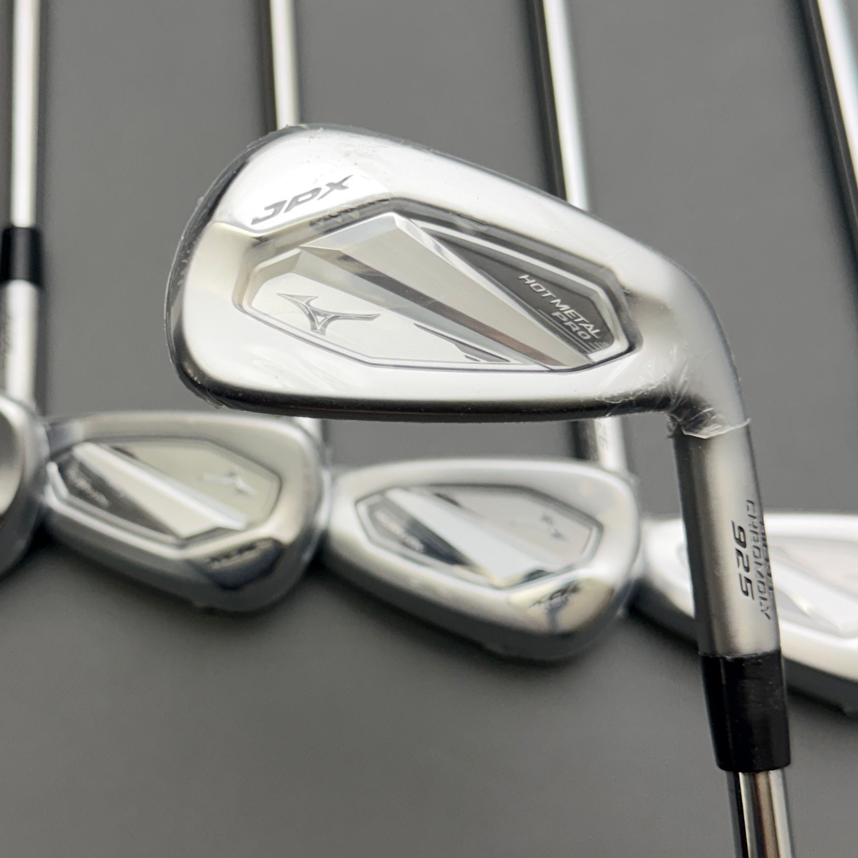 504) New- Mizuno JPX 925 Hot Metal Pro Iron Set 4-PW / DG Steel, Stiff