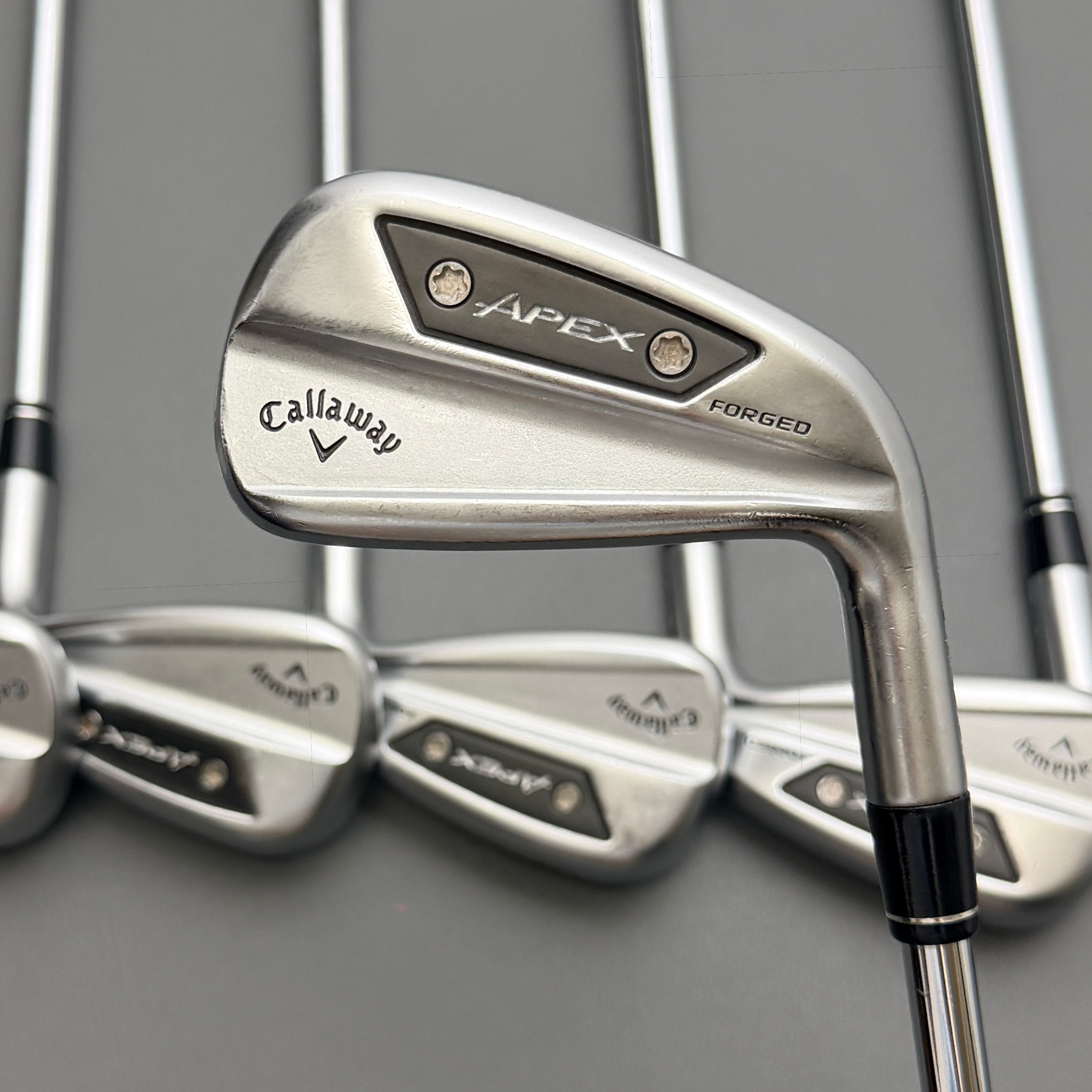 186) Callaway Apex Ai200 Iron Set 5-AW / Dynamic Gold Mid Steel, Stiff