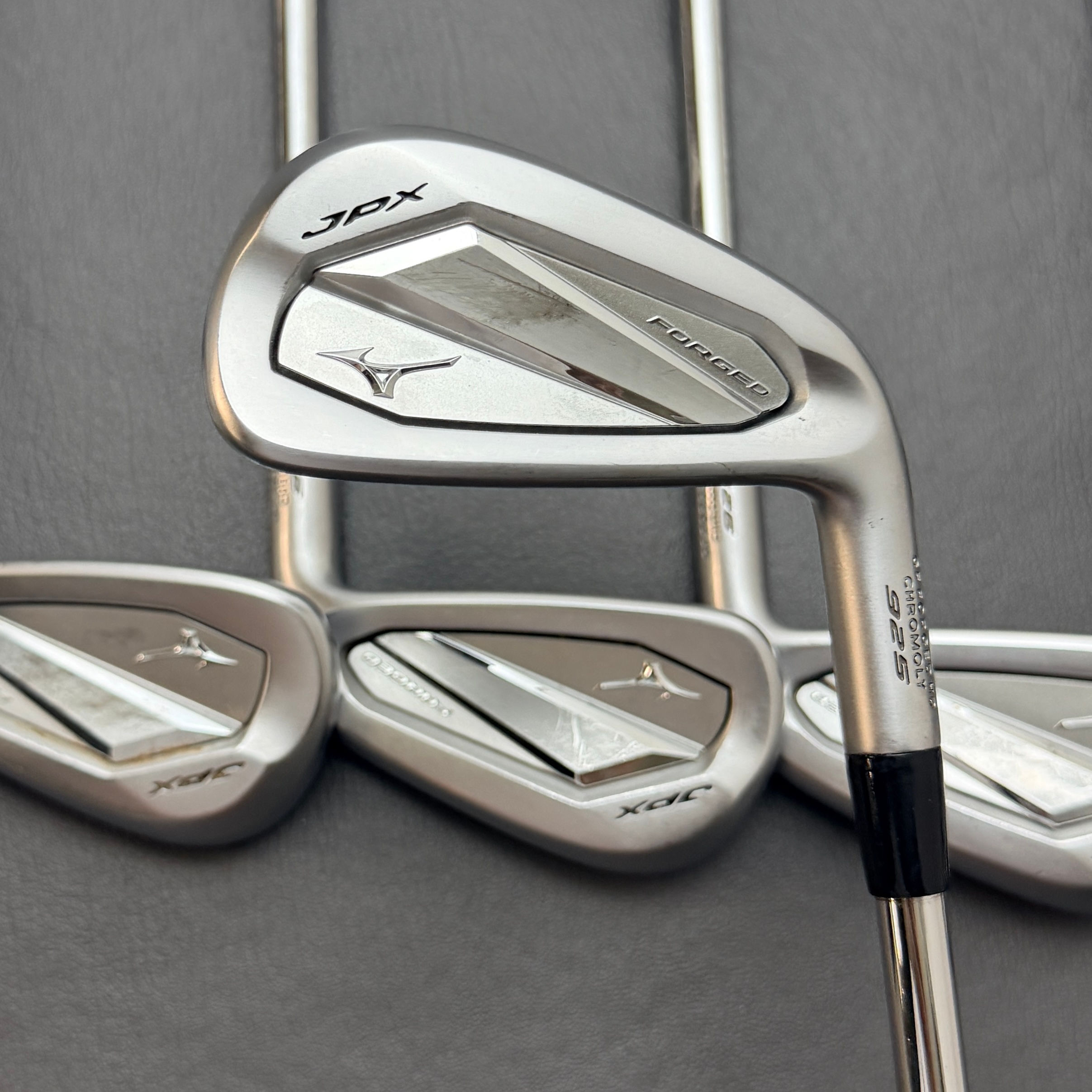 261) Mizuno JPX 925 Forged Iron Set 4-PW / NS Pro 950 GH Neo, Stiff