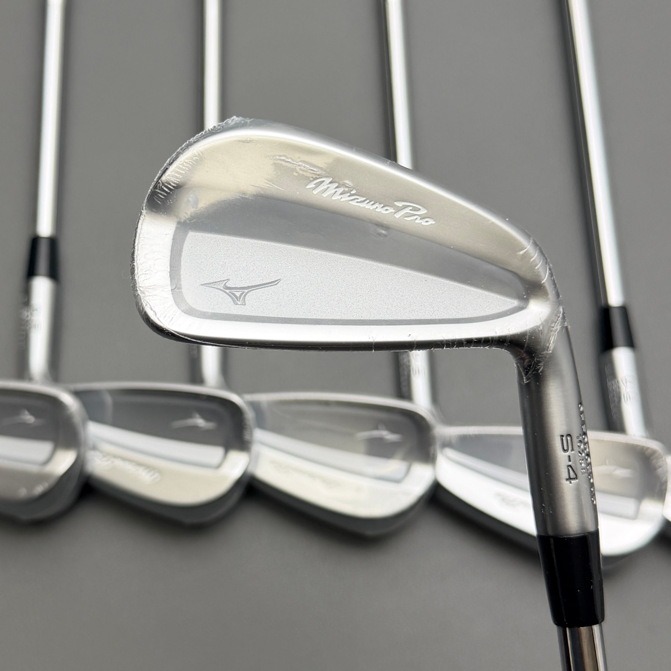 474) New- Mizuno Pro S-4 Iron Set 4-PW / Dynamic Gold Mid Steel, Stiff