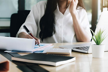 consult-financial-concept-business-woman-pointing-2022-10-17-14-47-06-utc-min.jpg