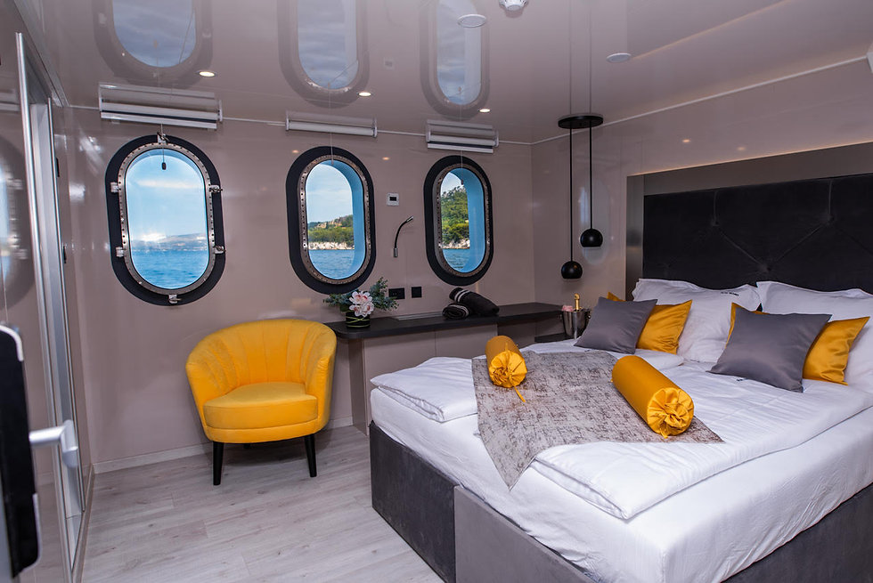 yacht2.jpeg