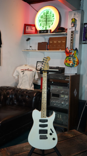 激レア Eシリアル Fender Squier Bullet 1 フェンダー 激レア Eシリアル Fender Squier Bullet 1 フェンダー - メルカリ