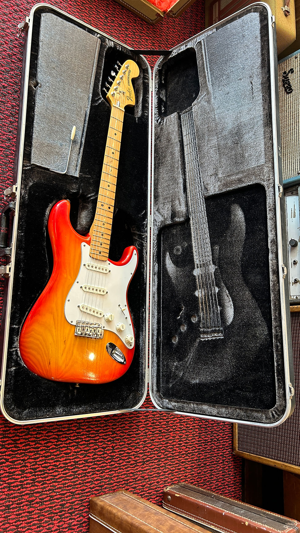 Thumbnail: 1981 Fender Stratocaster Sienna Sunburst