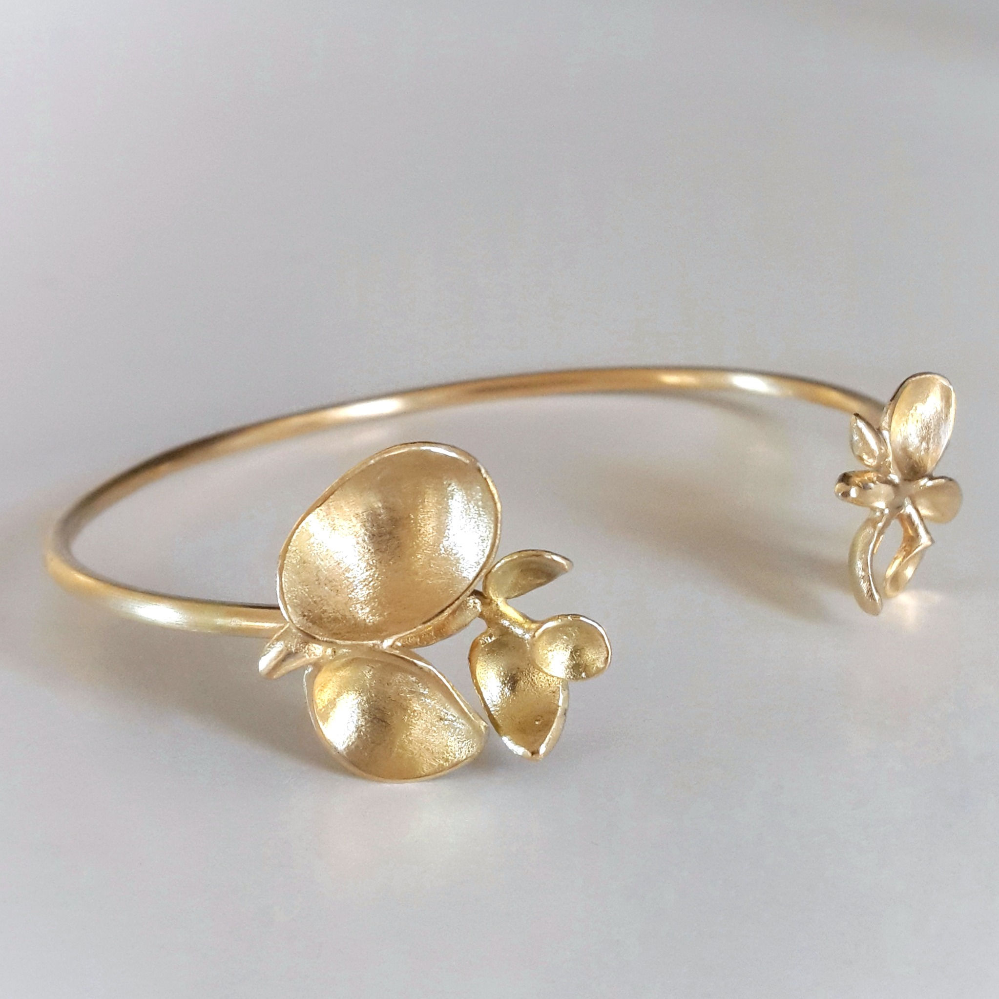 צמיד זהב ניצנים