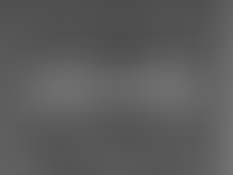 Pipette déposant une goutte dans une plaque de Petri contenant un liquide cosmétique, illustrant un article sur la préparation d’un rapport de sécurité cosmétique (CPSR) conforme à la réglementation européenne.