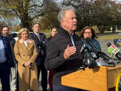 Lamont announces compromise bill to promote housing in CT with bipartisan group of municipal leaders