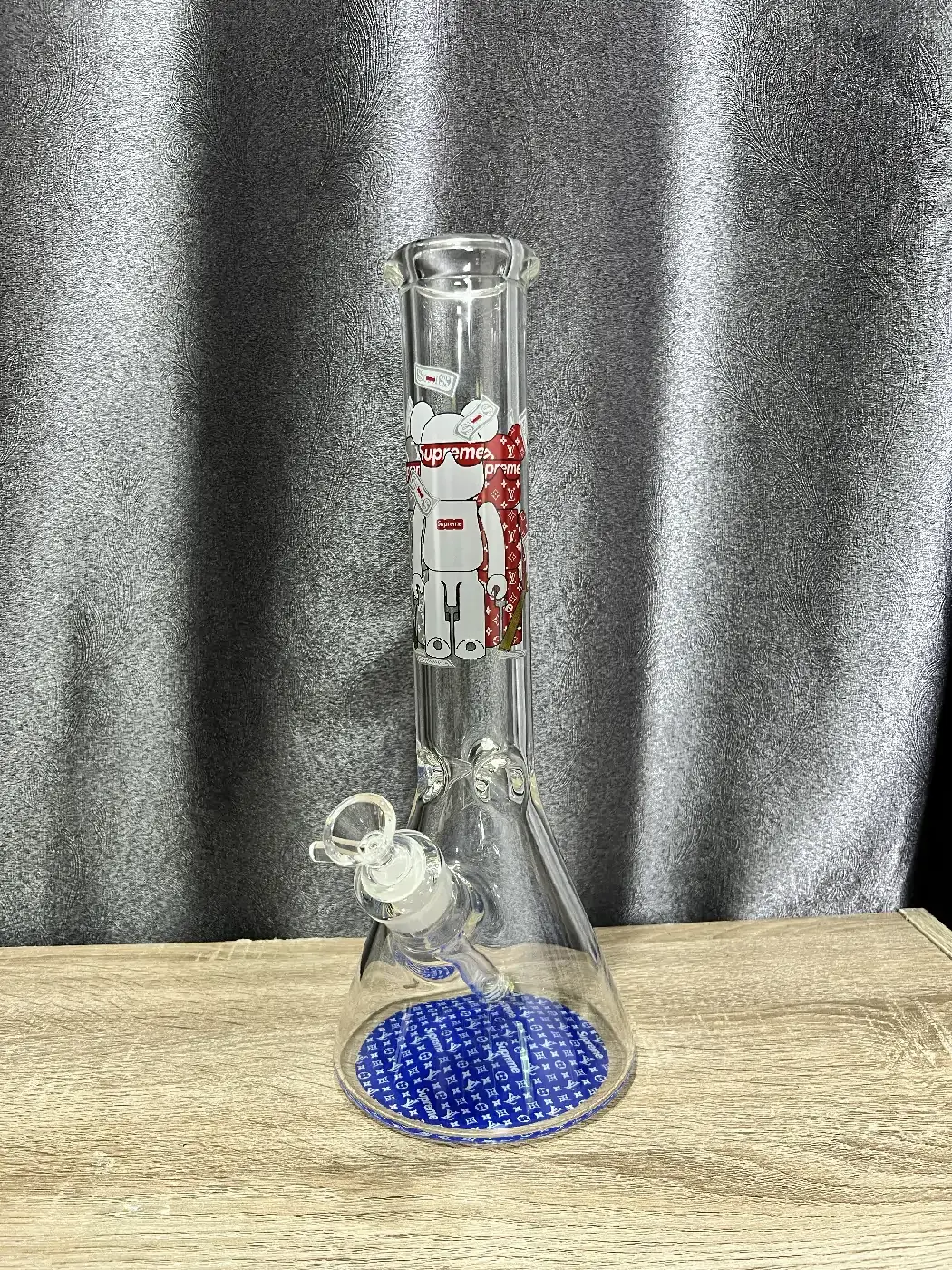 บ้องแก้วทรงกรวยลาย Supreme Bearbit