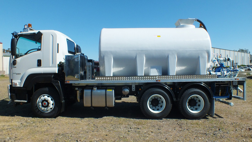 Isuzu 14,000Lt FXZ - Photo 02.jpg