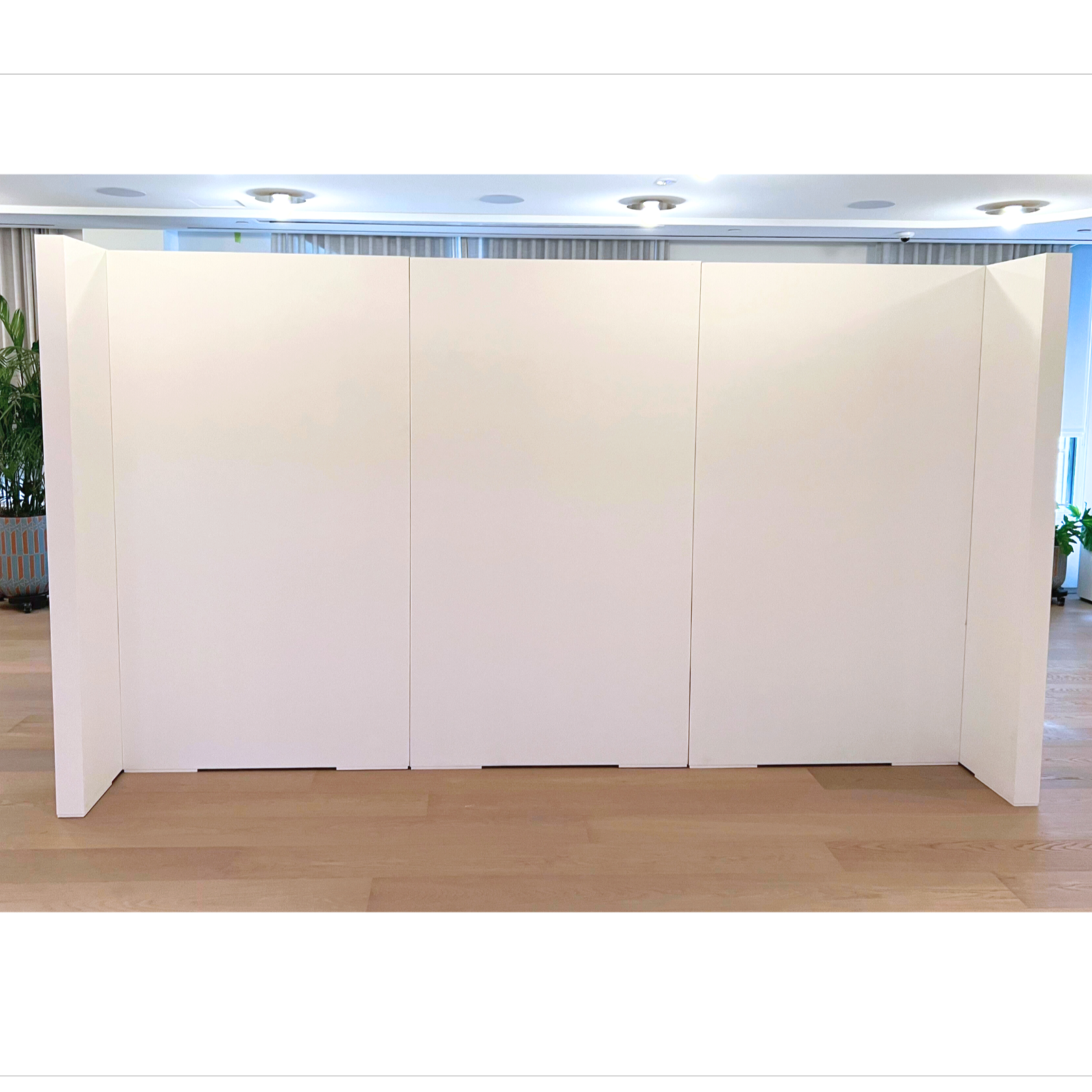 Stationary walls and connected modular gallery walls