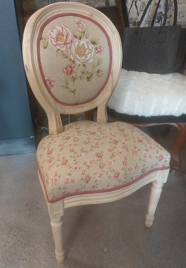 Réfection contemporaine chaise enfant Bagatelle Création artisan tapissier Chalon sur Saône