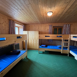 slaapkamer met stapelbedden