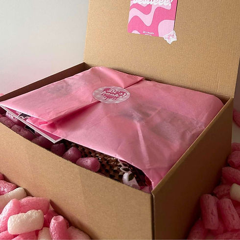 Blind-Date-with-a-book-box-romania-cadou-personalizat-carti-lectura-cutie-cadou-pentru-fet
