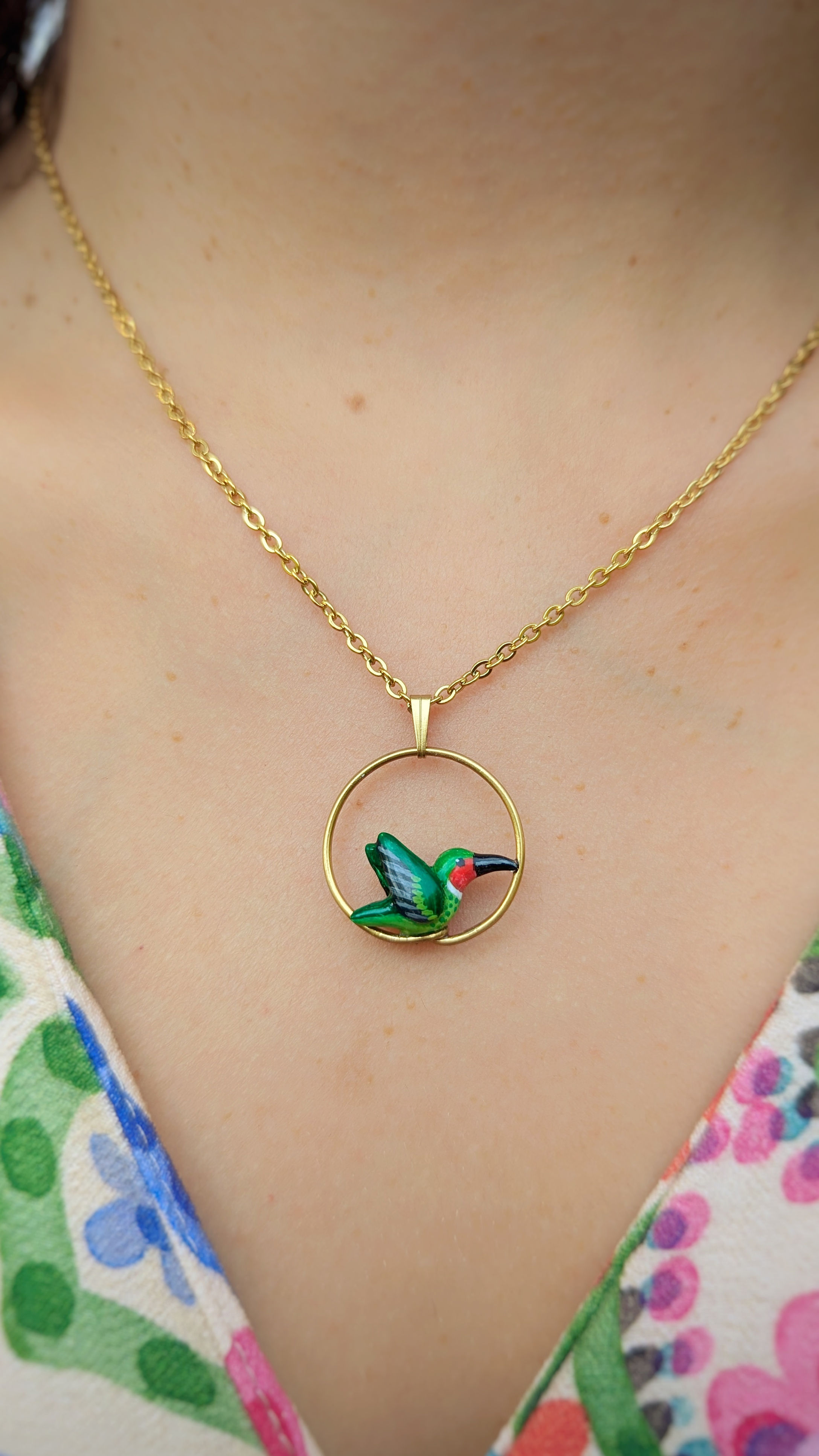 Pendentif colibri vert à gorge rouge
