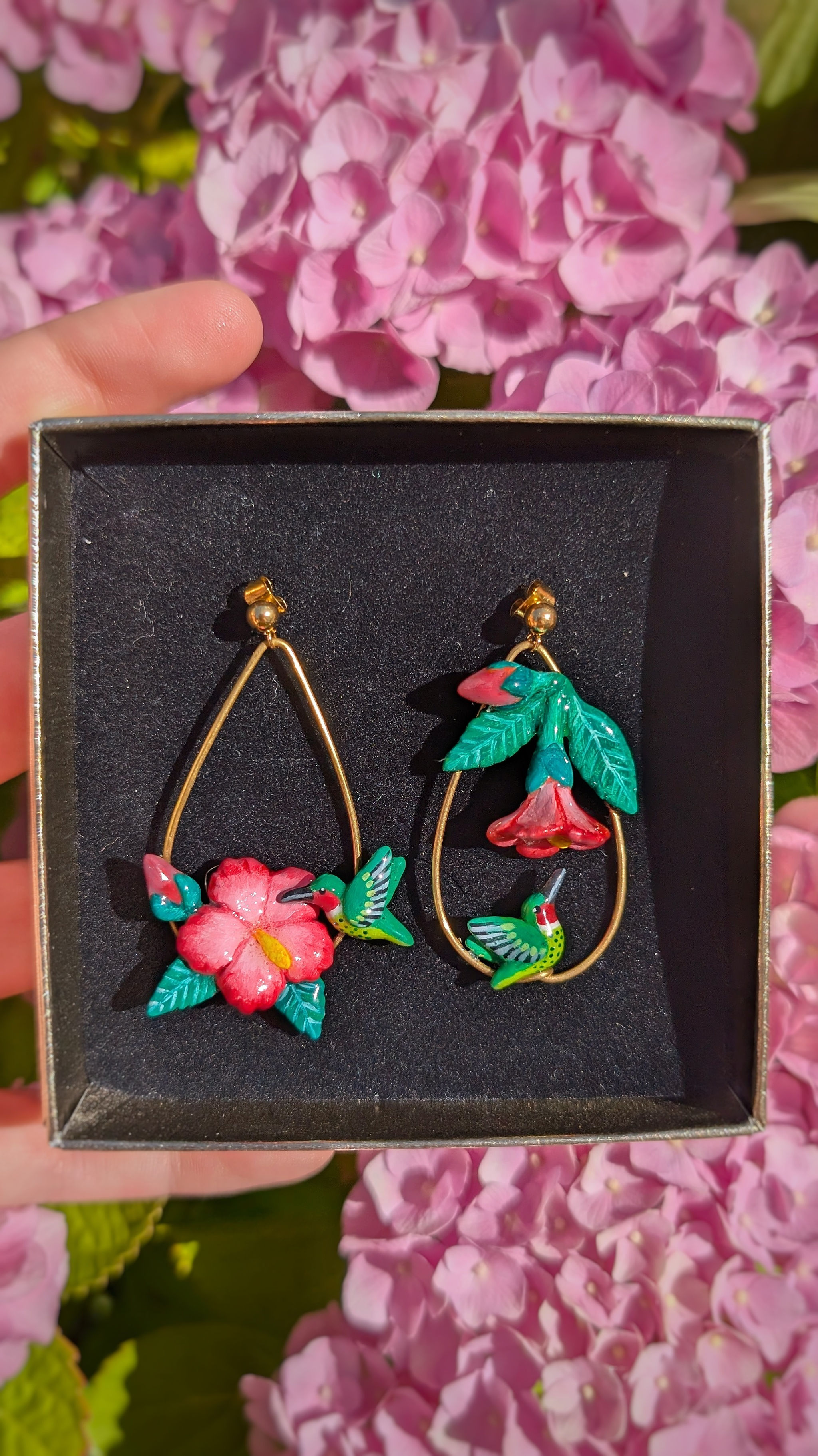 Boucles Hibiscus et Colibri vert à gorge rouge