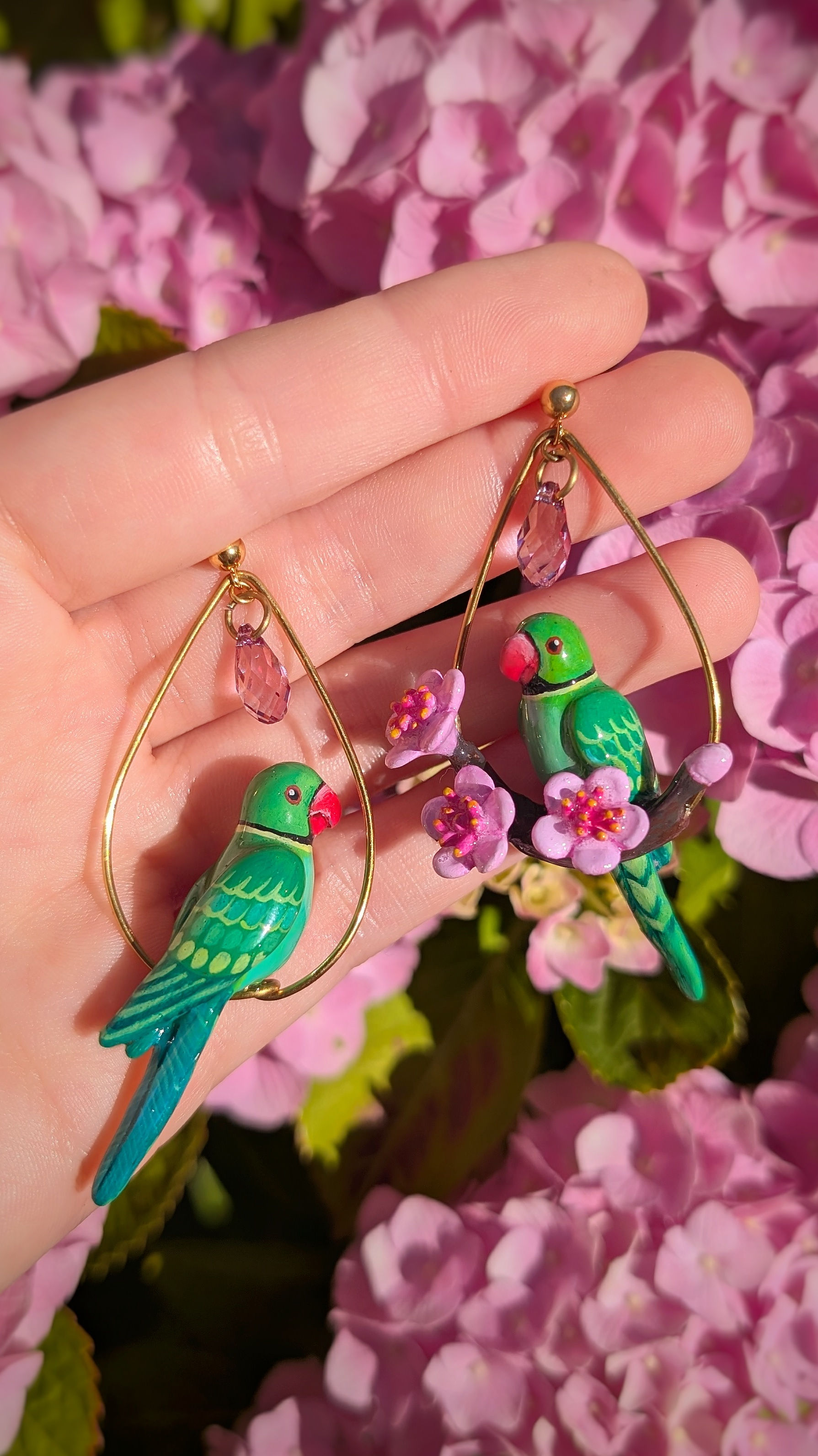 Boucles Perruche verte à collier, Fleur de Cerisier & perle en cristal