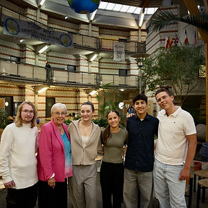 Das Orga-Team des Bornheimer Jugendkunstpreises in der Europaschule. Dennis, Marie-Therese, Annika, Anna, Yunus und Leonard.