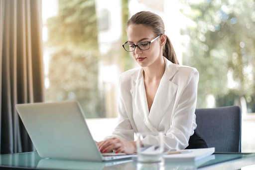 Take Control of Your Career as a Working Woman With This Guide