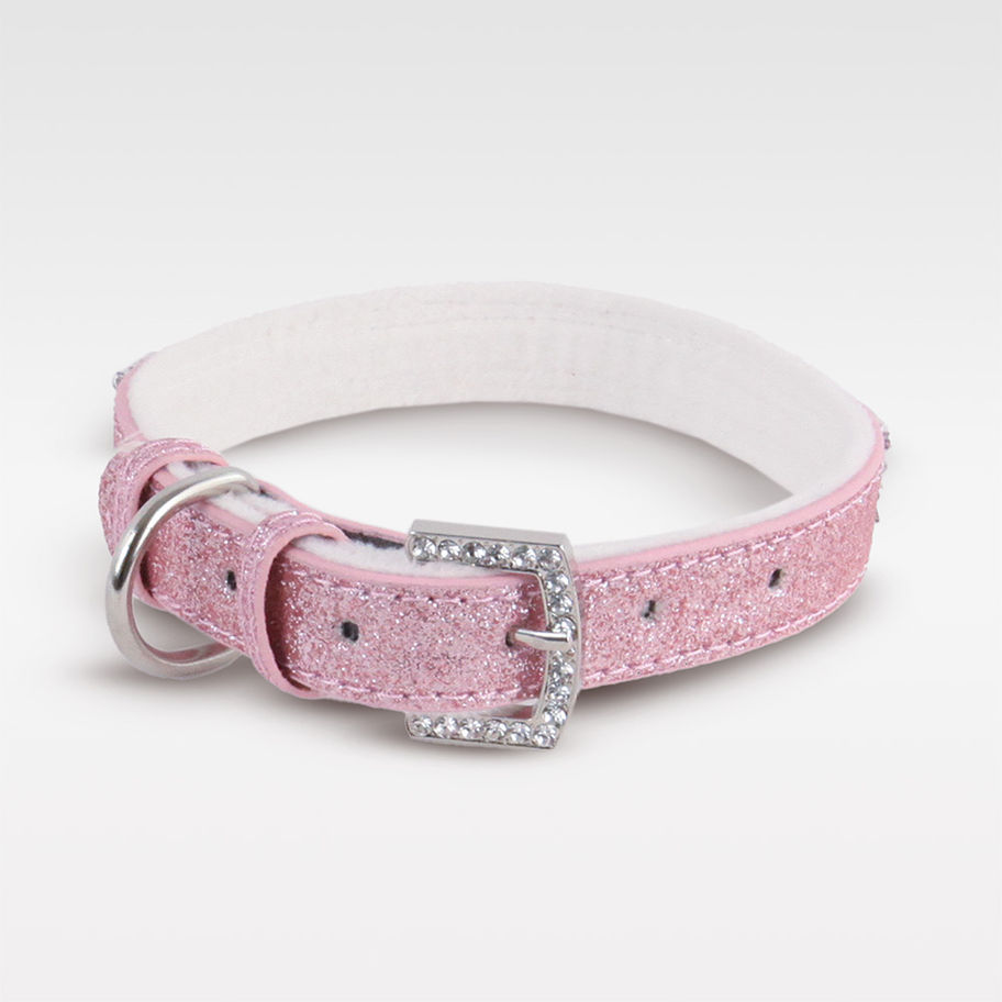 Rückansicht des rosaroten VIPDOG Hundehalsbands mit glitzernder Schnalle und weichem Innenfutter für hohen Tragekomfort