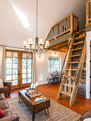 Deerfield  Countryside Cottage living room/loft