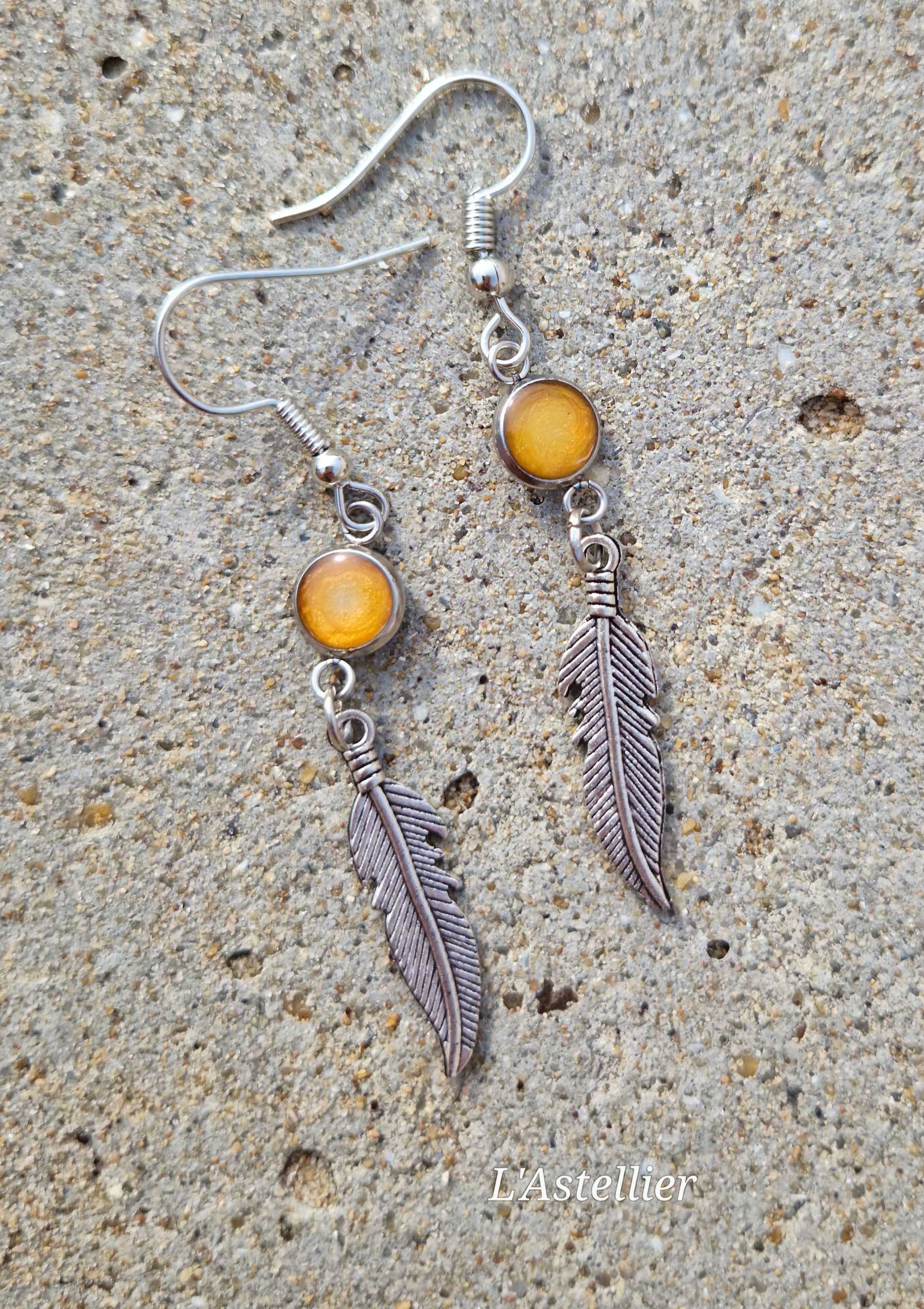 Boucles d'oreilles acier inox, plume et cabochon