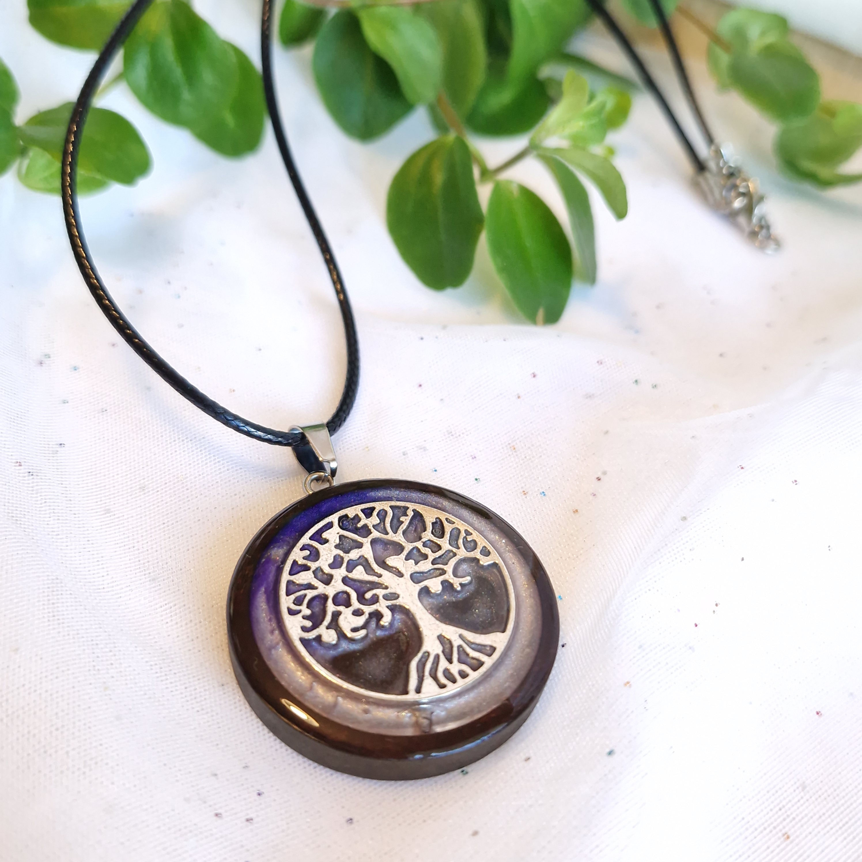 Collier avec pendentif "Arbre de vie" et résine rose pâle et violet - Fait main
