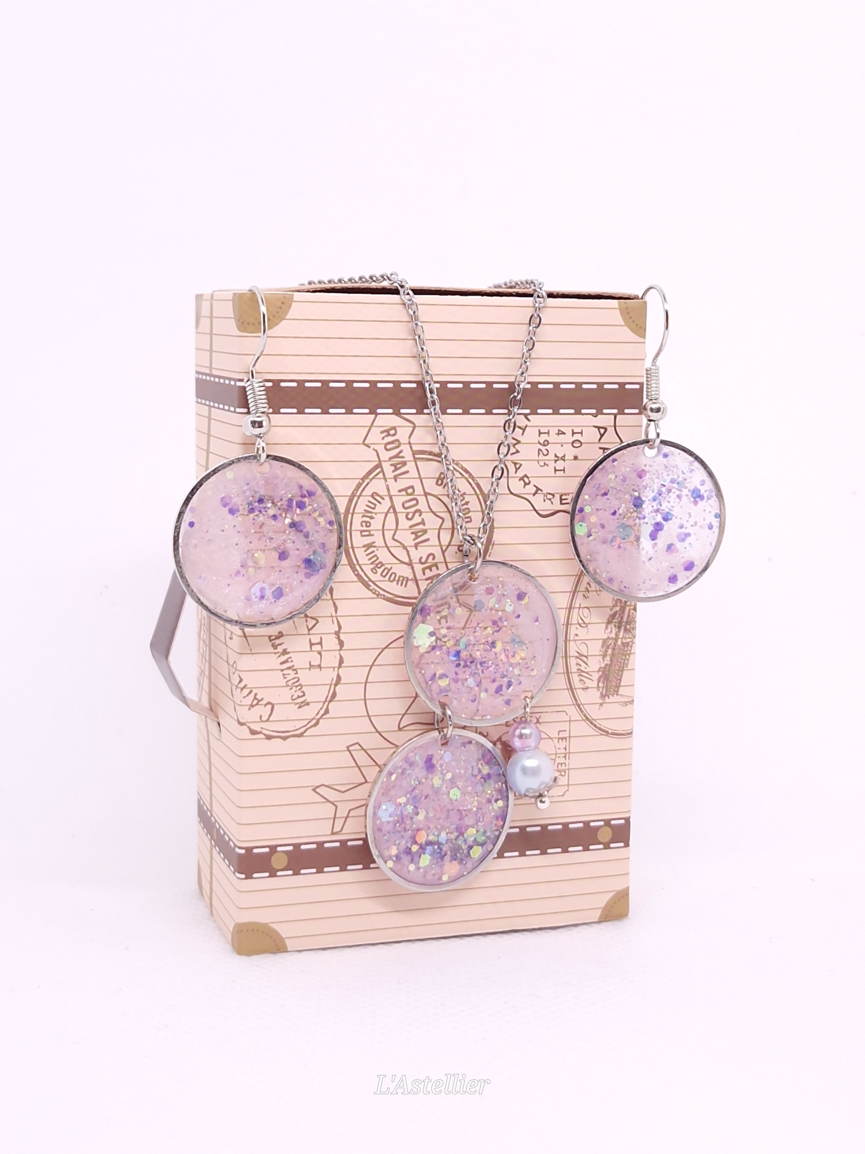 Parure Collier et Boucles d'oreilles Cercles et paillettes violettes claires
