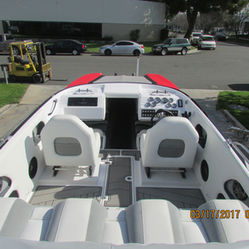 26' CAT MID CABIN (7).JPG