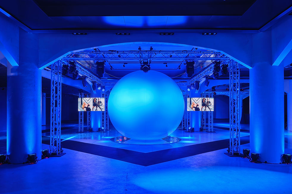 Scenography designed by P.H.I. Interior for MUGLER x H&M