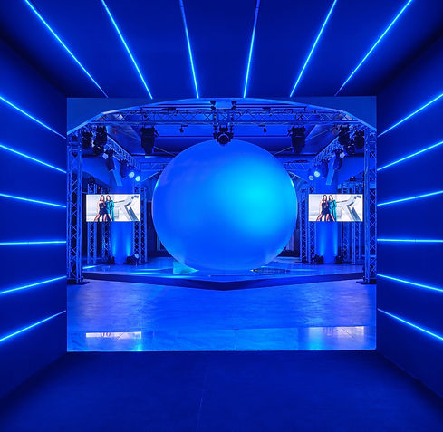 Scenography designed by P.H.I. Interior for MUGLER x H&M