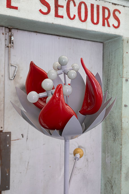 Flower lamp in metal and mouth-blown glass