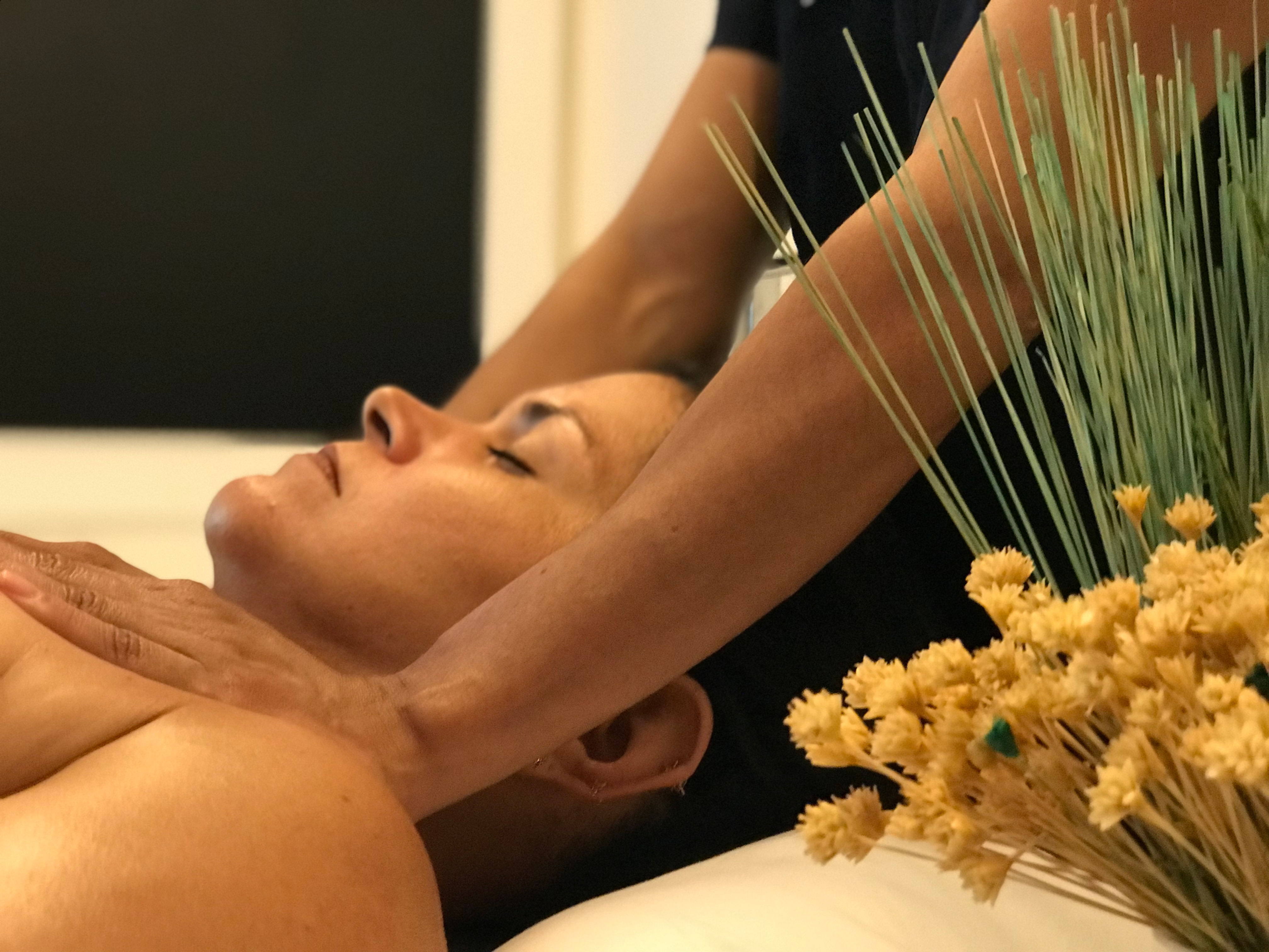 Massagem de Camomila, Reflexologia Podal e Spa do Pés