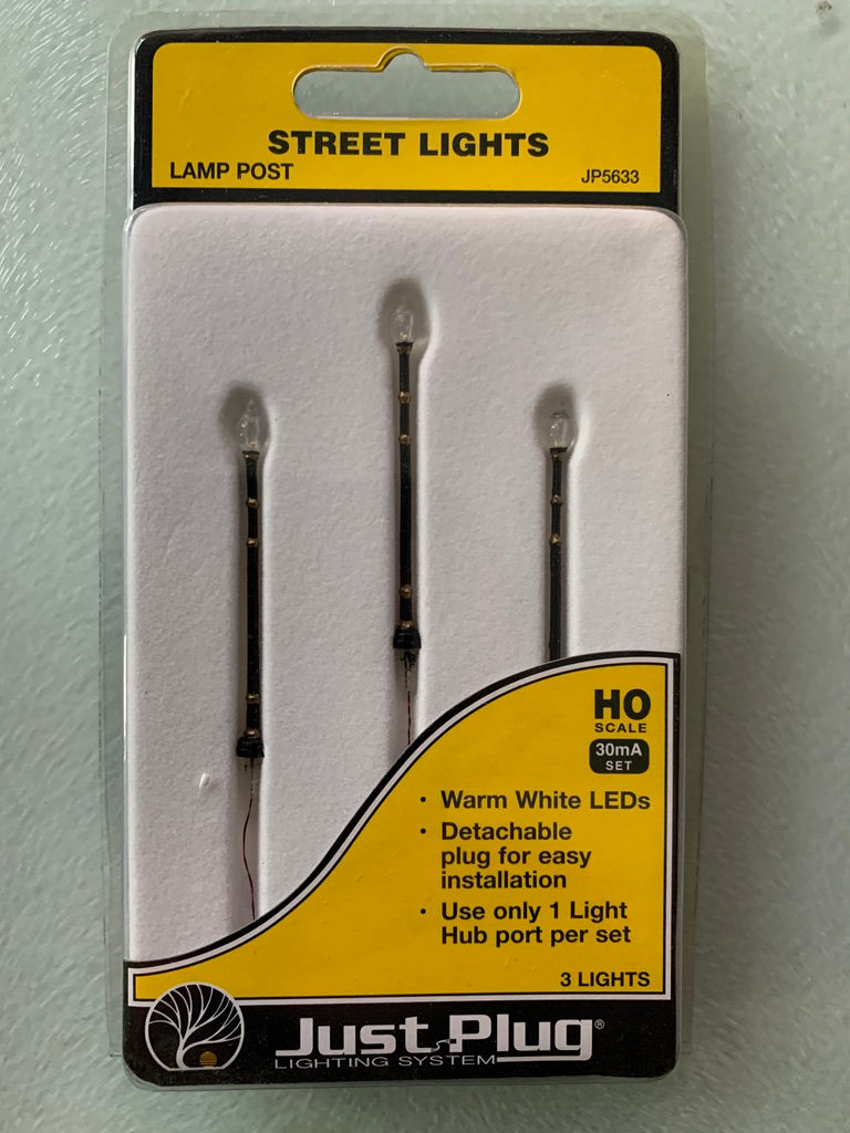 JP5633 -  Single Lamp Posts x 3 - JUST PLUG - Woodland Scenics