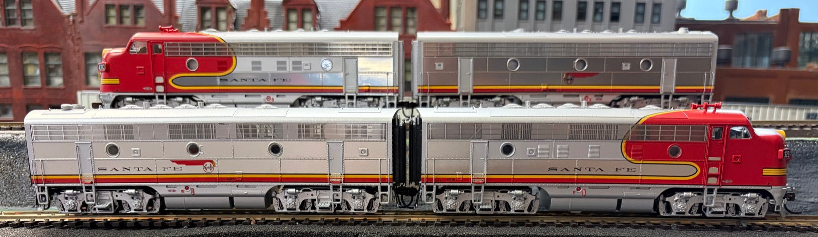 Santa Fe F7 ABBA - Warbonnet Scheme DCC & Sound - HO