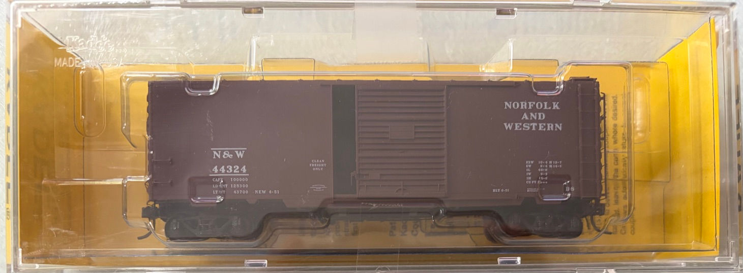 Norfolk & Western 40'PS-1 8' Youngstown dr Metal Box Car - Kadee 5001