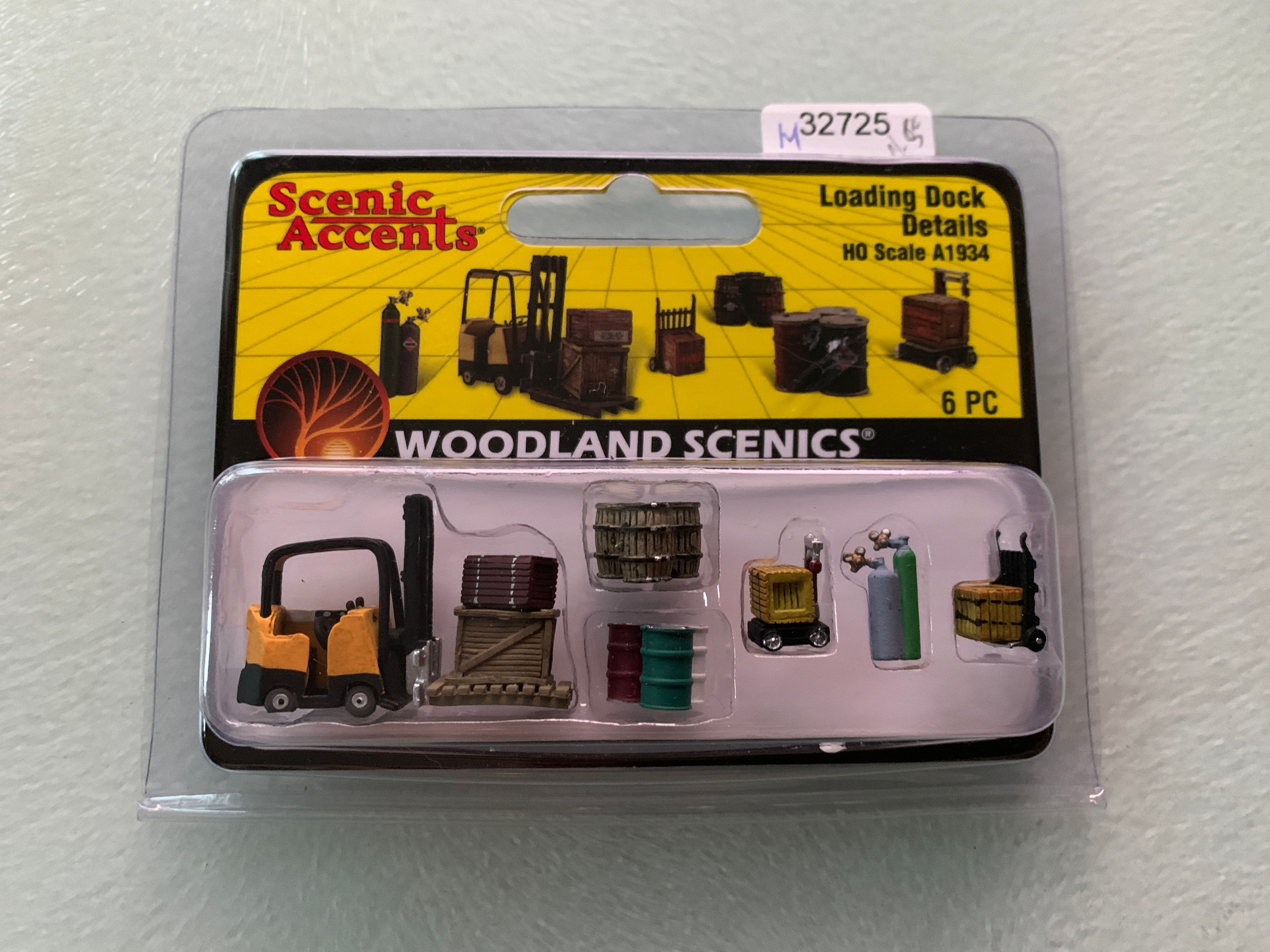 Loading Dock details A1934 woodland scenic