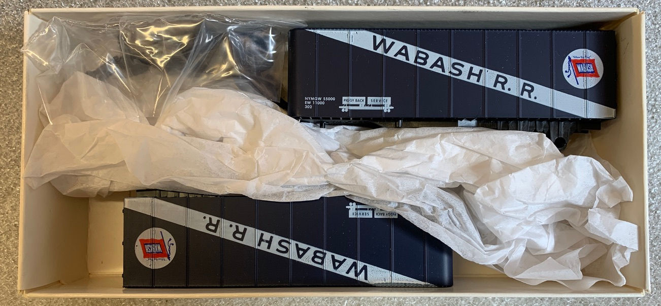 2 x 32ft WABASH Piggyback Van Trailer  - Walthers 933-1403