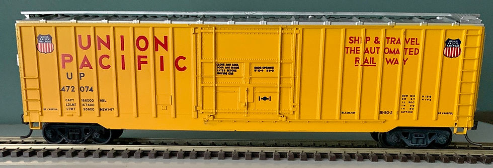UNION PACIFIC - 50ft Plug Door  Ribbed side Box Car - HO