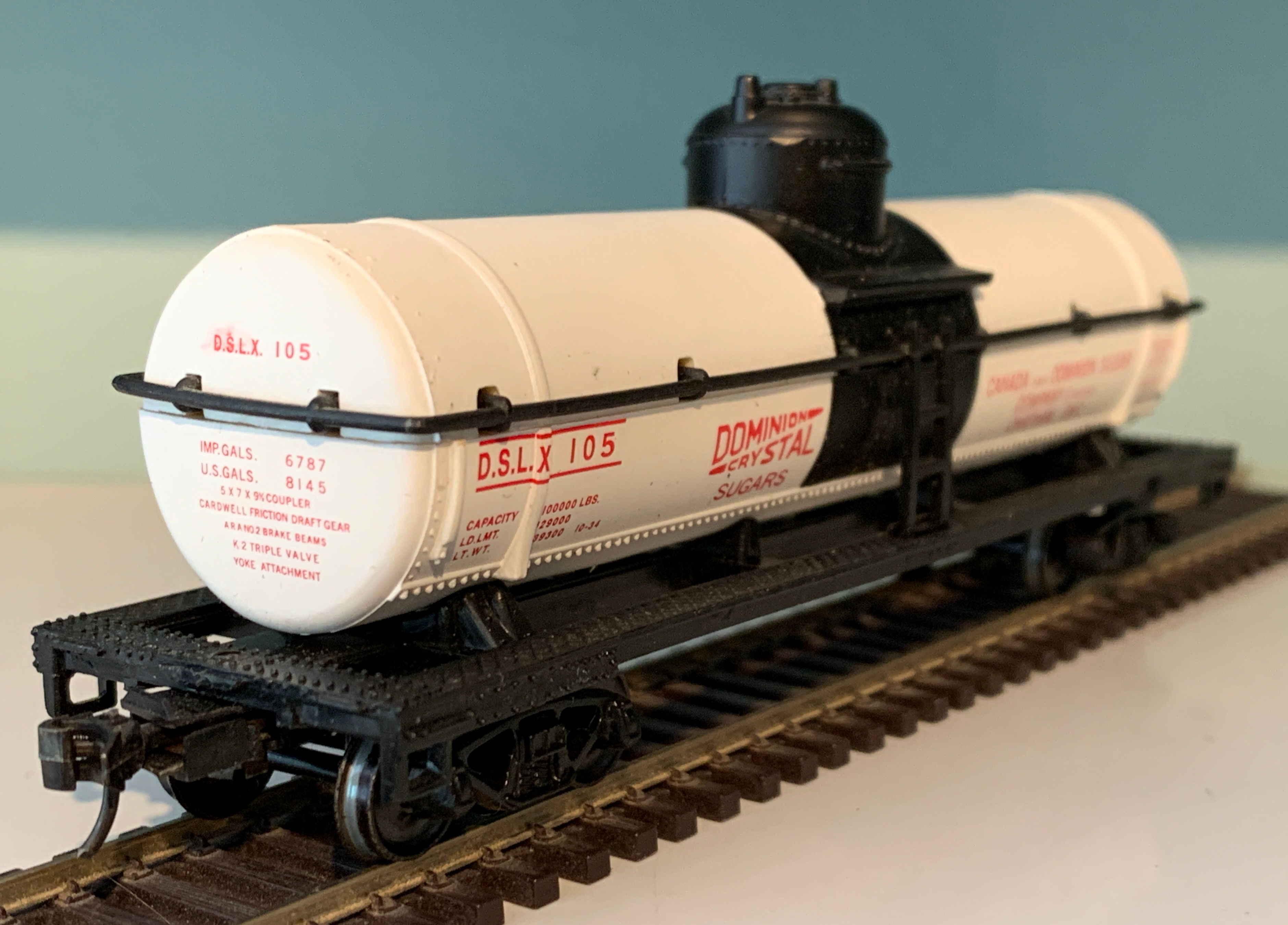 Canada & Dominion Sugar Single Dome Tank Car - HO