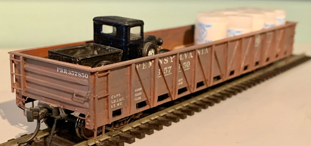 Pennsylvania 40' Gondola Car + Mixed Load with Pick-Up Truck  -  HO