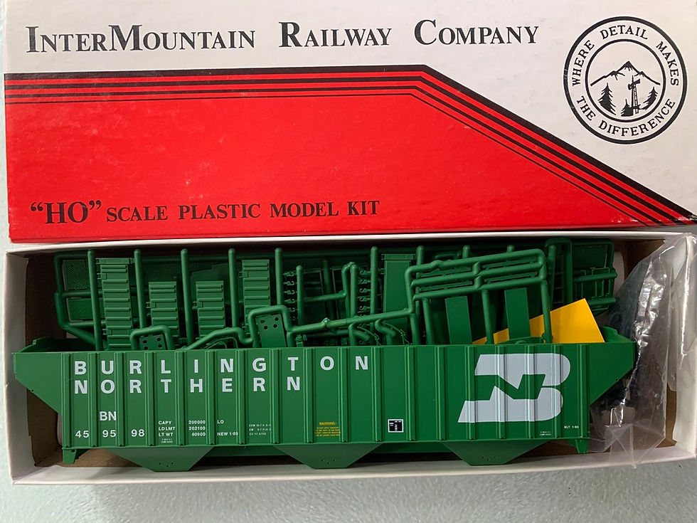 Burlington Northern 4750 cu ft  Covered Hopper  - HO - Intermountain 40302-15