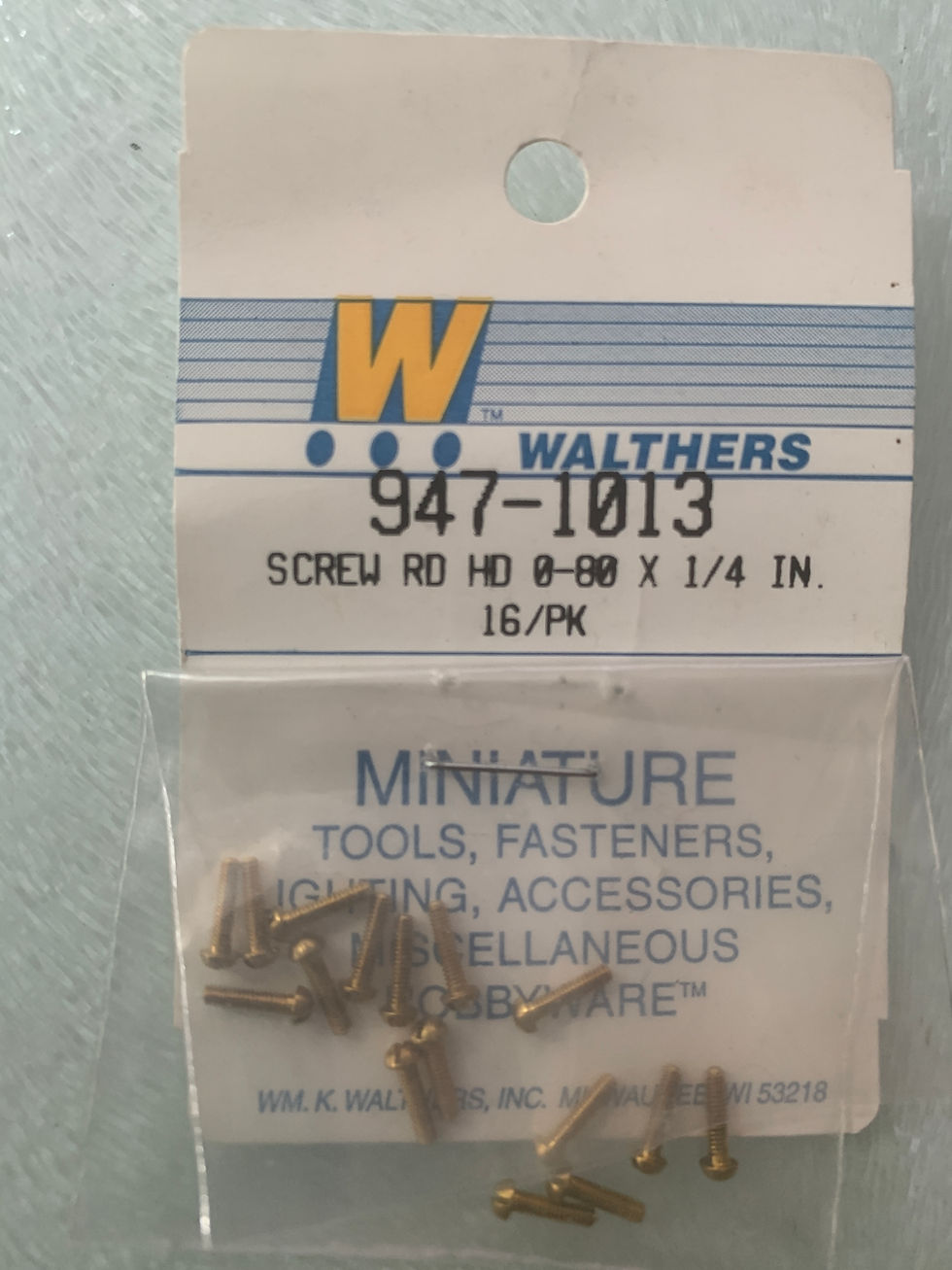 Walthers -  947-1013  1 pk 16 Rnd head 0-80 x 1/4" Screws HO parts