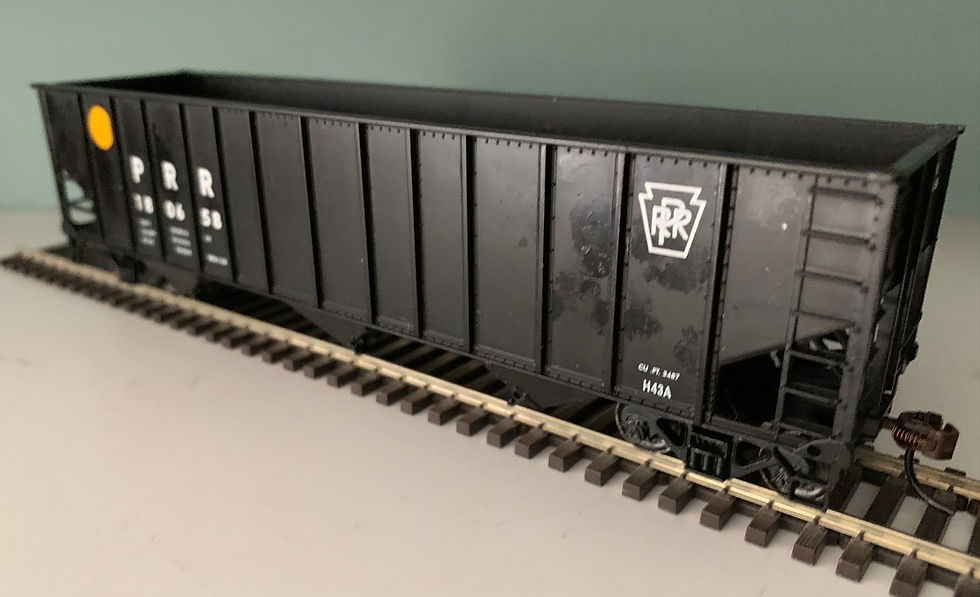 Pennsylvania 3 Bay hopper Car with Coal load-  HO