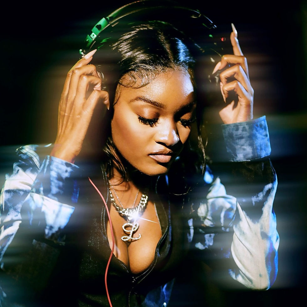 DJ Lunar is a High-Energy Live Performer