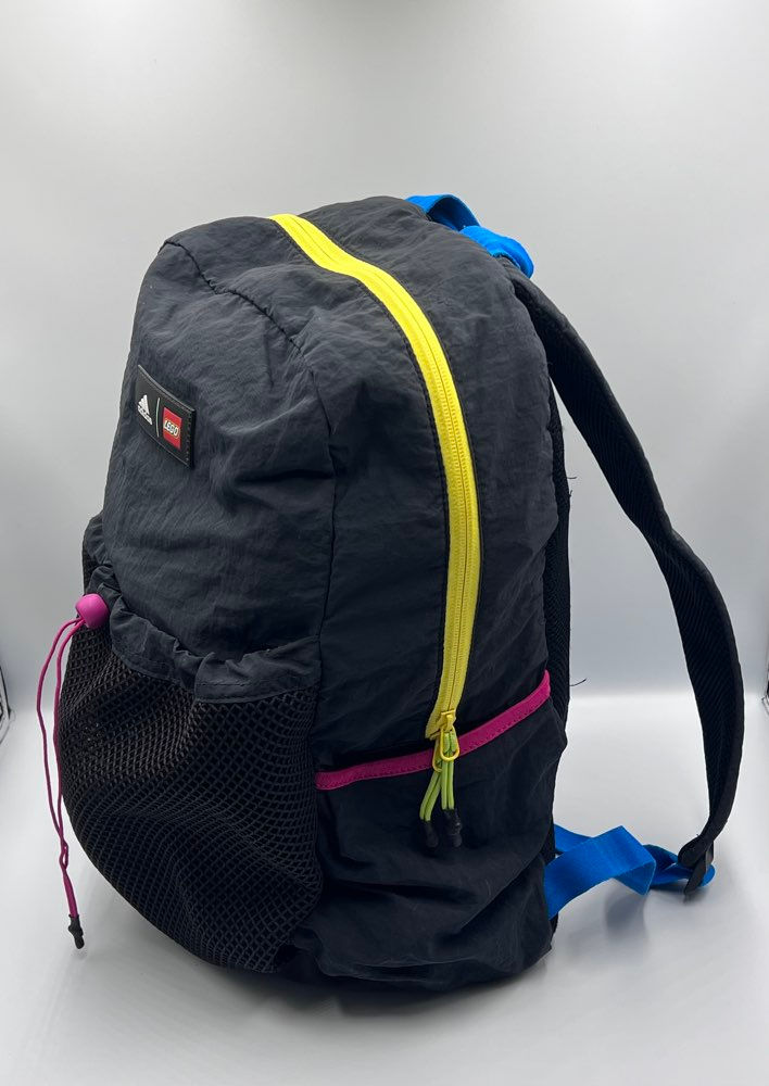 ファスナー修理されたアディダスのリュックの画像