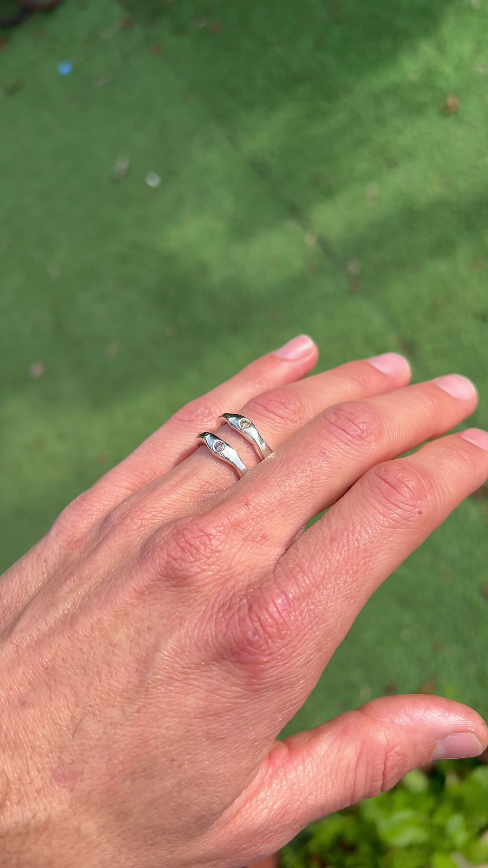 Thumbnail: Split ring with an organic design, featuring two 3mm light brown diamonds at the top, suitable for men and women
