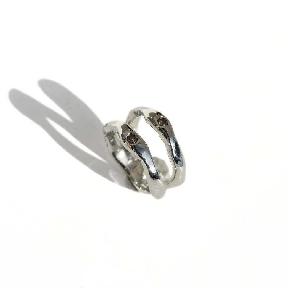 Thumbnail: Split ring with an organic design, featuring two 3mm light brown diamonds at the top, suitable for men and women