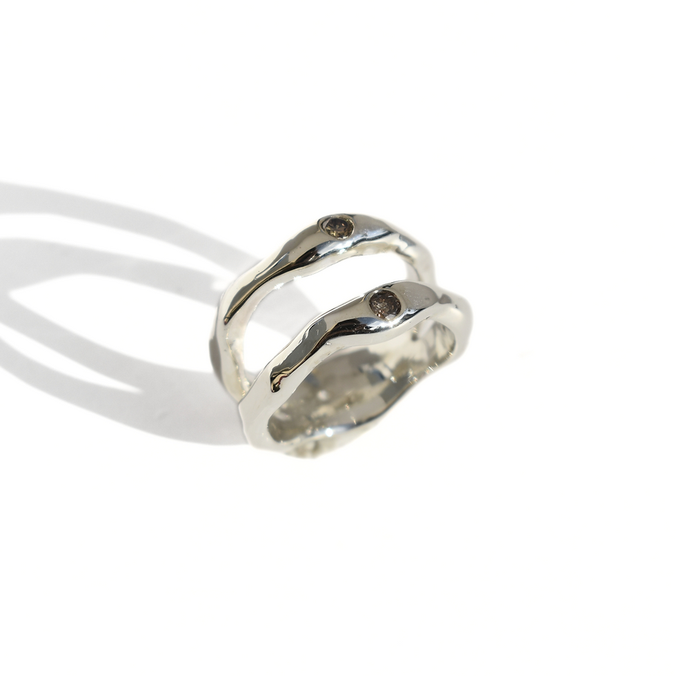 Thumbnail: Split ring with an organic design, featuring two 3mm light brown diamonds at the top, suitable for men and women