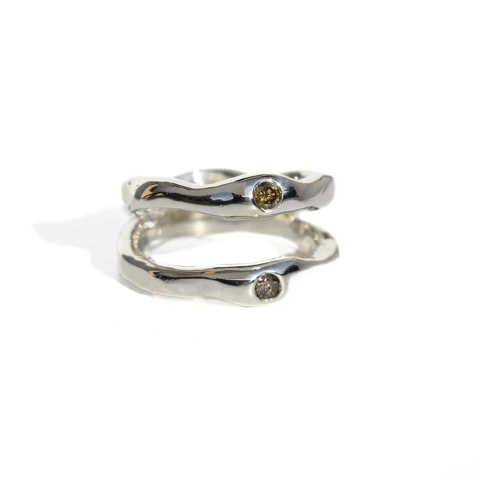 Thumbnail: Split ring with an organic design, featuring two 3mm light brown diamonds at the top, suitable for men and women