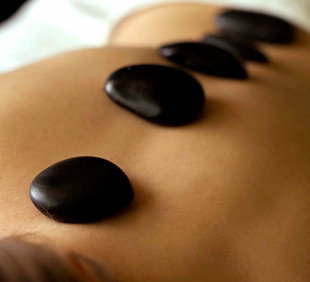 Heiße Steinmassage 